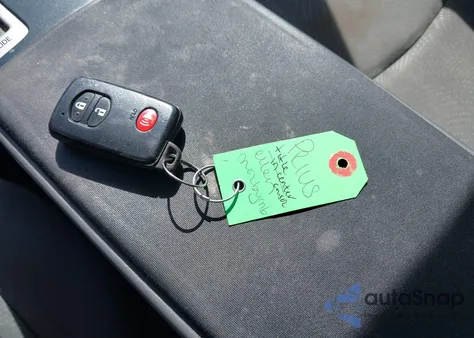 2013 Toyota Prius V Three из США, поврежденный, VIN JTDZN3EU6D3257724